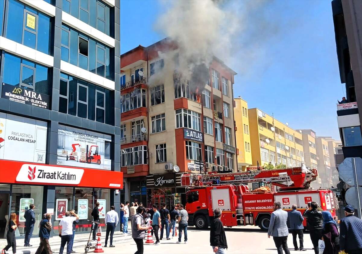 İş merkezi alevler içinde kaldı, ekipler seferber oldu 2